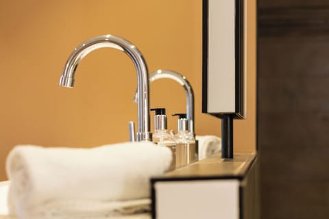 Superior Double Room | In-room safe, iron/ironing board, free WiFi