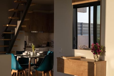 Suite, Balcony, Sea View | Dining