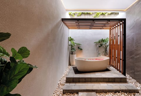 Comfort Villa, Garden View | Deep soaking bathtub