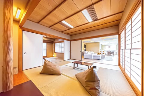 Apartment, 5 Bedrooms, City View | Blackout drapes, iron/ironing board, WiFi (free)