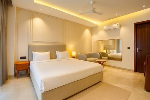 Superior Room, Balcony, City View | Egyptian cotton sheets, premium bedding, individually decorated