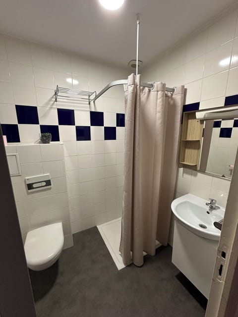 Classic Double Room, City View | Bathroom | Shower, towels, soap, shampoo