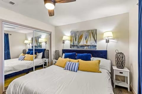 Family Apartment | Desk, laptop workspace, iron/ironing board, free WiFi