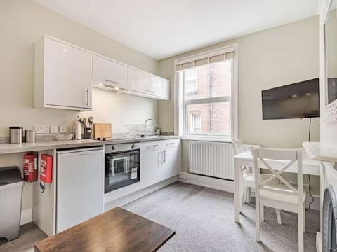 Deluxe Apartment, Sea View | Private kitchen