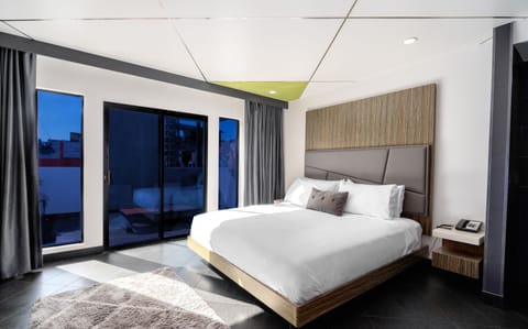 Premium bedding, Tempur-Pedic beds, in-room safe, desk