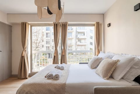 Apartment, City View | Living area