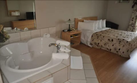 Suite, 1 Queen Bed | Desk, blackout drapes, iron/ironing board, free WiFi