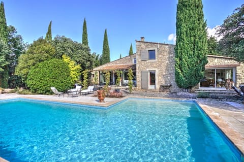 House | 4 bedrooms, desk, Internet