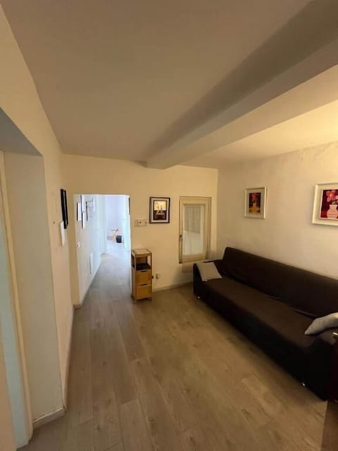 Basic Double Room, Patio, City View | Interior