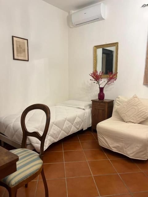 Classic Triple Room, Courtyard View | Interior