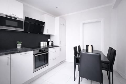 Apartment | Private kitchen | Fridge, microwave, oven, stovetop