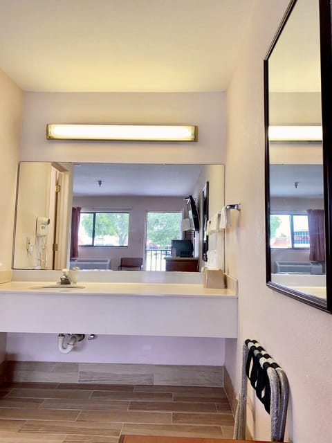 Bathtub, free toiletries, hair dryer, towels