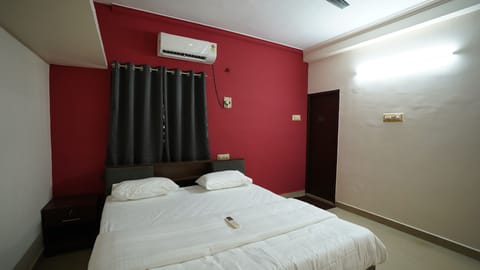 Deluxe Double Room | Desk, laptop workspace, free WiFi