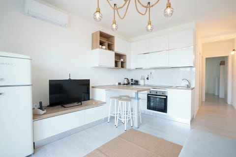 Apartment, Pool View | Private kitchen