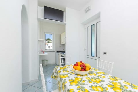 Superior Apartment, Sea View | Dining