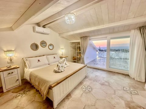 Double Room, Sea View | In-room safe, soundproofing, free WiFi