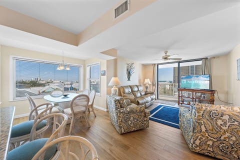 Signature Condo, 3 Bedrooms, Non Smoking, Balcony | Living room | 32-inch Smart TV with digital channels