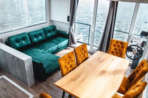 Mobile Home | Living room