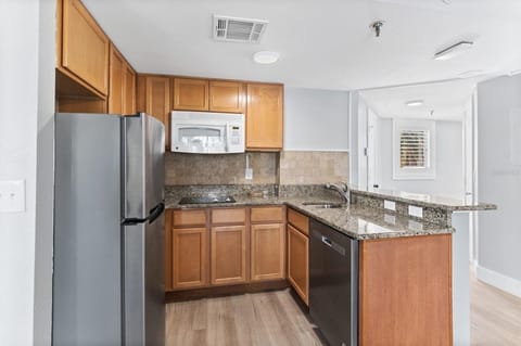 Deluxe Apartment, Park View | Private kitchen | Microwave, dishwasher, cookware/dishes/utensils