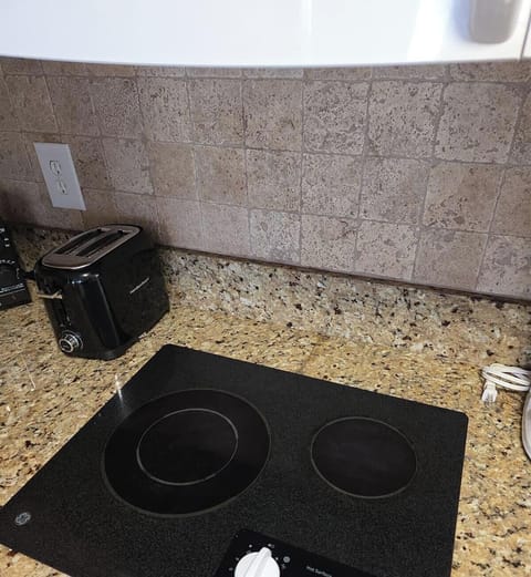 Deluxe Apartment, Park View | Private kitchen | Microwave, dishwasher, cookware/dishes/utensils