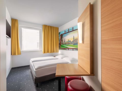 Double Room | Desk, soundproofing, WiFi (free), bed sheets