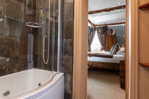 Room (Out of Africa) | Bathroom | Shower, free toiletries, hair dryer, towels