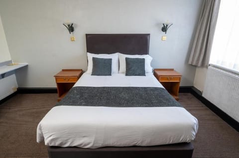 Double Room | Desk, free WiFi, bed sheets