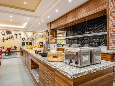 Apartment | Dining