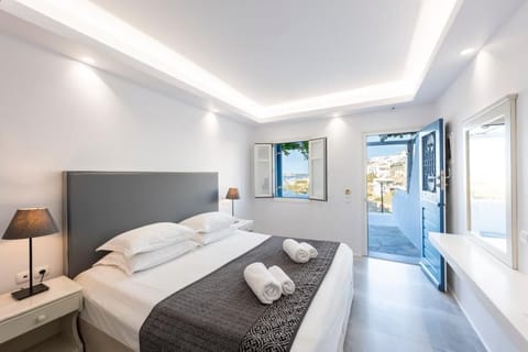 Superior Double with Sea View (Pool Level) | In-room safe, iron/ironing board, free WiFi, bed sheets