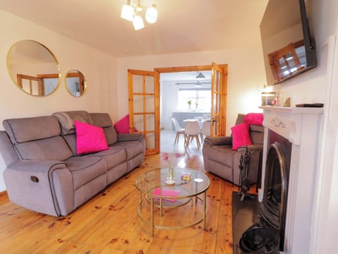 Flat-screen TV, fireplace