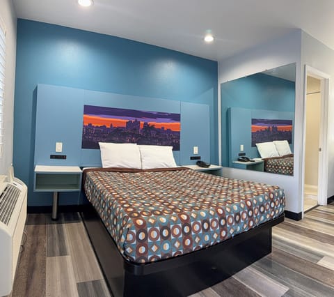 Room, 1 Queen Bed | Free WiFi