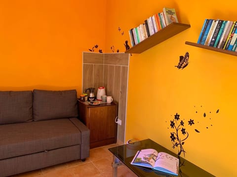 Studio, 1 Bedroom, Smoking, Balcony | Living room