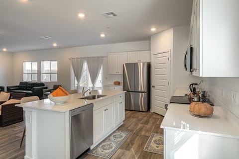 House (5 Bedrooms) | Interior