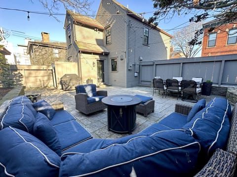 House, 2 Bedrooms | Outdoor dining