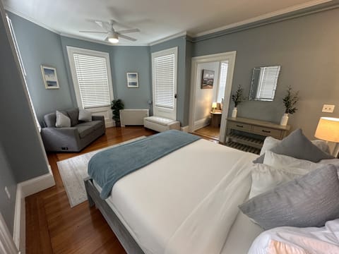 Apartment, 1 Bedroom | 1 bedroom, laptop workspace, iron/ironing board, free WiFi