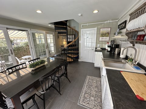 House, 5 Bedrooms | Private kitchen | Fridge, oven, coffee/tea maker, toaster