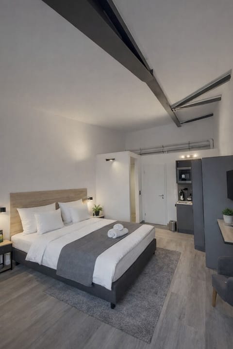 Deluxe Double Room, Kitchenette | Desk, laptop workspace, blackout drapes, soundproofing