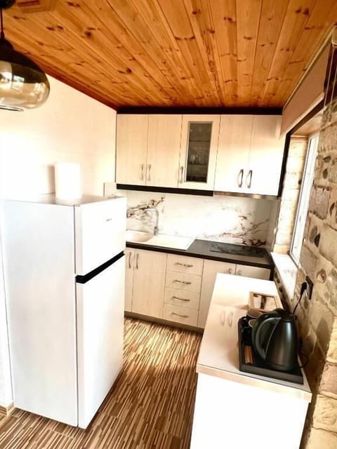 Deluxe Triple Room, Balcony, Sea View | Private kitchen