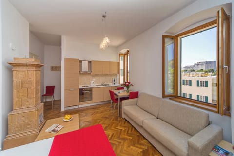 Comfort Studio | Living area | 150-cm flat-screen TV with digital channels