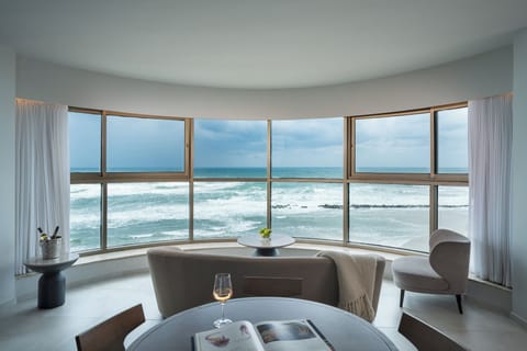 Honeymoon Suite | Living area | LCD TV