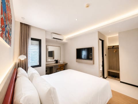 Smart King Room | Desk, free WiFi, bed sheets