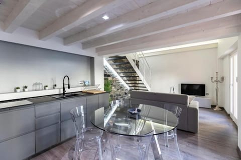 Deluxe Apartment, Balcony, City View | Private kitchen | Fridge, microwave, stovetop, espresso maker
