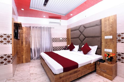 Superior Double Room | Laptop workspace, free WiFi, bed sheets