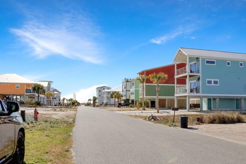 House, 1 Queen Bed with Sofa bed (40th Street Cottage) | Exterior