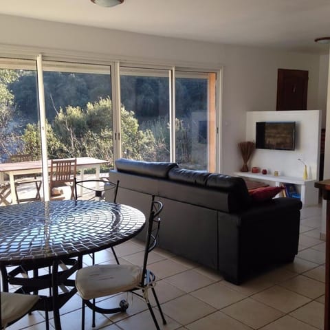 Comfort Apartment, Mountain View | Iron/ironing board