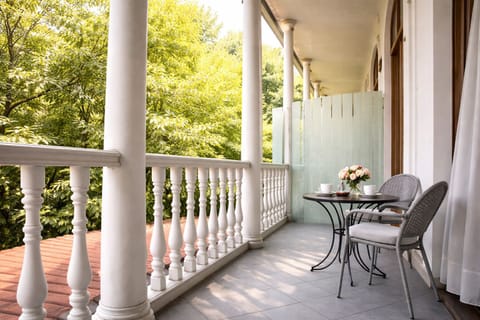 Basic Double Room | Outdoor dining