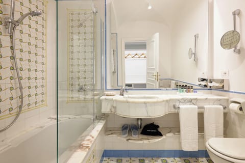 Basic Double Room, Patio, Ground Floor | Bathroom | Combined shower/tub, free toiletries, hair dryer, bidet