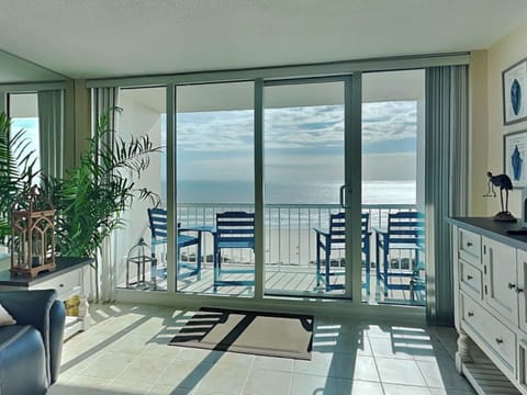 Condo (2 Bedrooms) | Property amenity