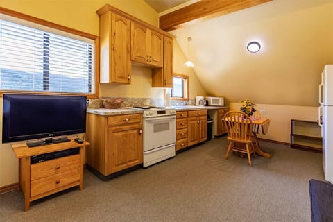 Suite, 1 Bedroom | Microwave