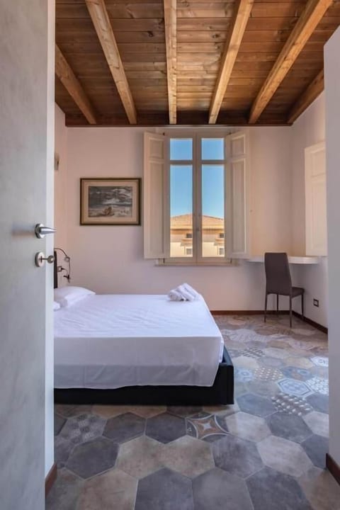 Classic Apartment, 3 Bedrooms, Pets Allowed, City View | Iron/ironing board, free WiFi